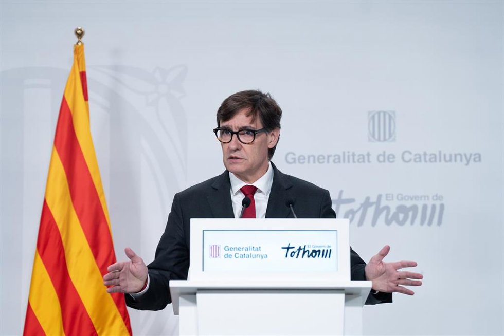 Archivo - El presidente de la Generalitat de Catalunya, Salvador Illa, en rueda de prensa