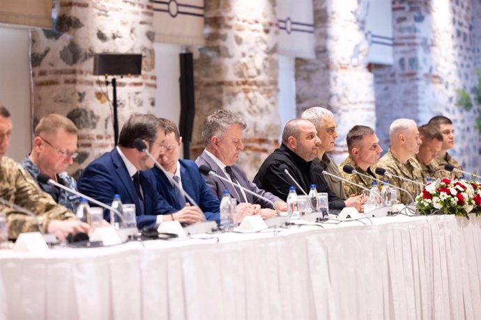16 de maio de 2025, Istambul, Istambul, Turquia: O Ministro das Relações Exteriores, Hakan Fidan, foi o anfitrião da reunião entre a Turquia, a Federação Russa e a Ucrânia em Istambul, Turquia, em 16 de maio de 2025