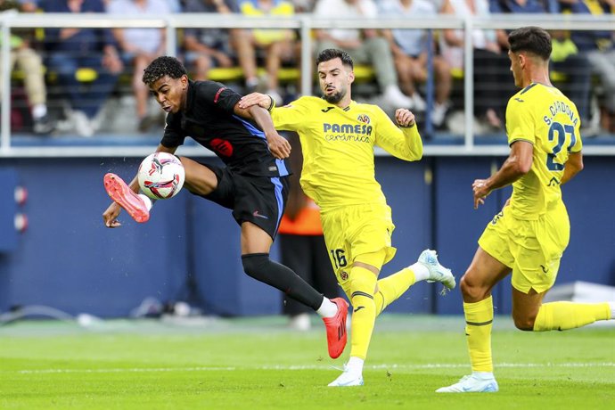 Archivo - Lamine Yamal of FC Barcelona in action during the Spanish league, La Liga EA Sports, football match played between Villarreal CF and FC Barcelona at La Ceramica stadium on September 22, 2024, in Valencia, Spain.
