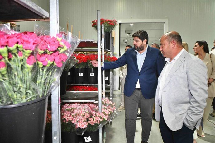 El presidente de la Comunidad, Fernando López Miras, inauguró en Cehegín las nuevas instalaciones de Canaraflor.