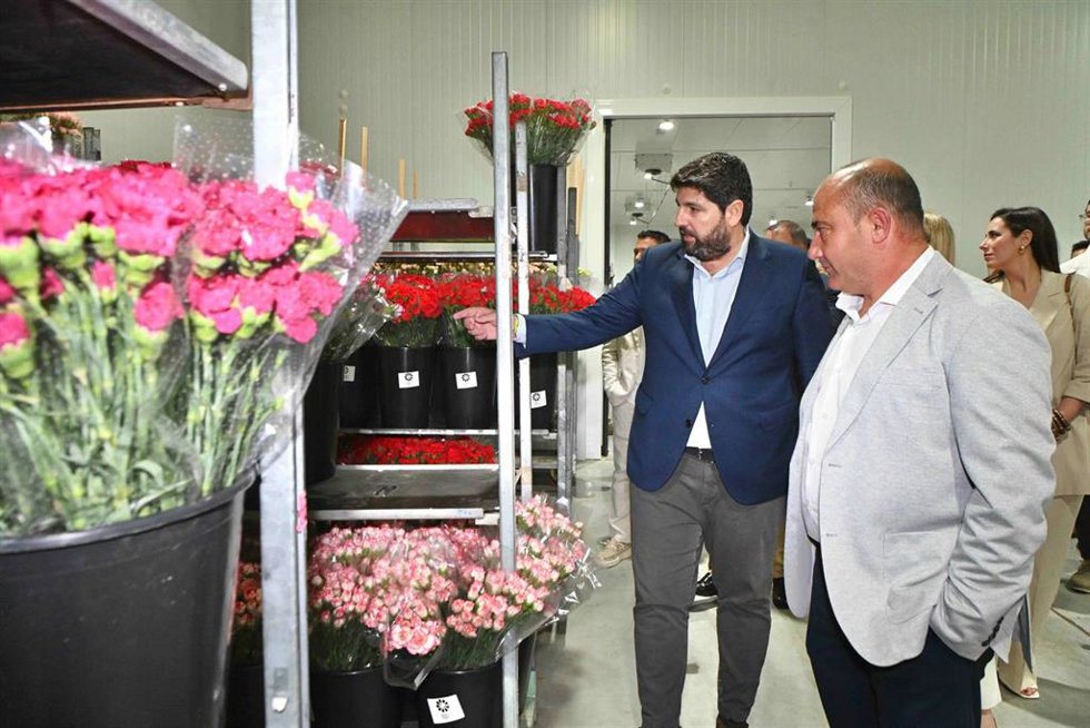 El presidente de la Comunidad, Fernando López Miras, inauguró en Cehegín las nuevas instalaciones de Canaraflor.