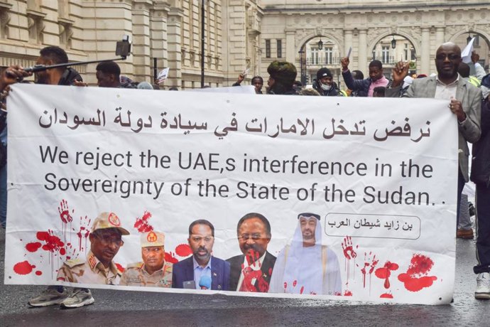 Archivo - Miembros de la diáspora sudanesa protestan en Londres contra Emiratos Árabes Unidos 