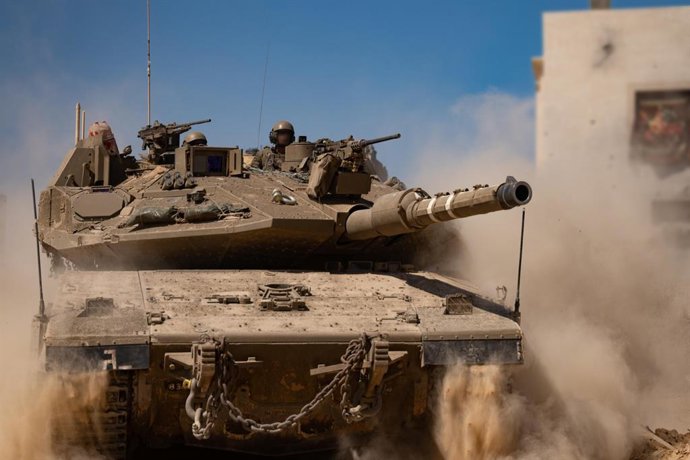 JERUSALÉM, 17 de maio de 2025 -- Esta foto divulgada em 16 de maio de 2025 mostra tropas israelenses operando na Faixa de Gaza. As forças armadas israelenses disseram na sexta-feira que intensificaram suas operações na Faixa de Gaza, lançando uma onda de 