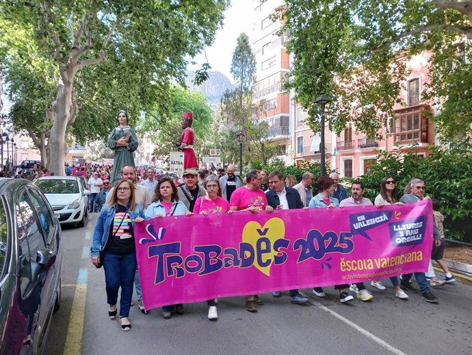 La Trobada de la Costera defiende la escuela en valenciano ante "el menosprecio político que representa la Ley Rovira"