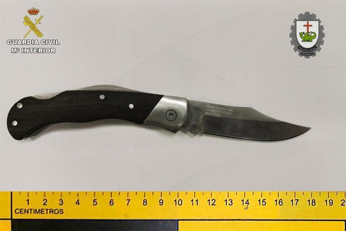 Arma blanca intervenida a uno de los presuntos autores de un robo con violencia e intimidación en Can Picafort
