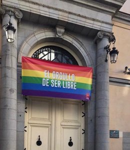 Archivo - Bandera LGTBI+ en Madrid, el 29 de junio de 2020. 