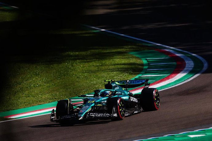 14 ALONSO Fernando (spa), Aston Martin F1 Team AMR24, ação durante o Formula 1 AWS Gran Premio del Made in Italy e Dell'Emilia-Romagna 2025, Emilia Romagna Grand Prix 2025, 7ª etapa do Campeonato Mundial de Fórmula 1 da FIA de 2025, de 16 a 18 de maio de 