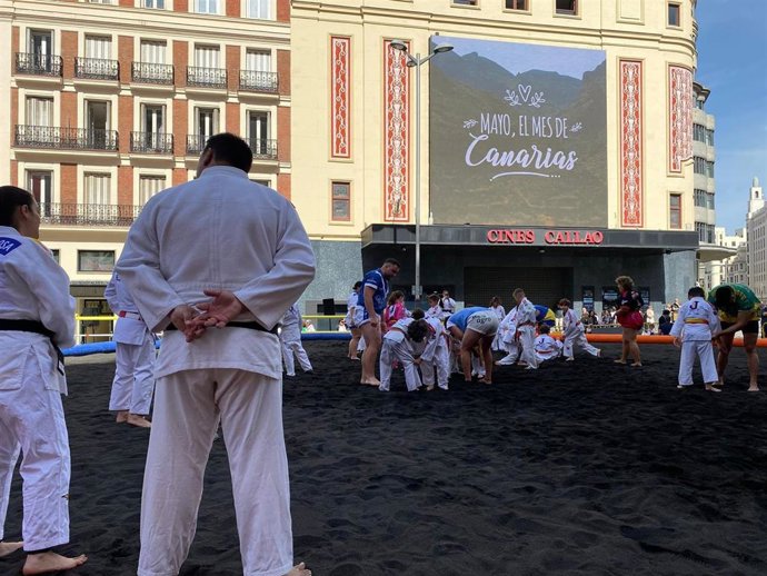 Canarias visibiliza en Madrid la "nobleza" de su pueblo con una primera Gran Luchada en la capital