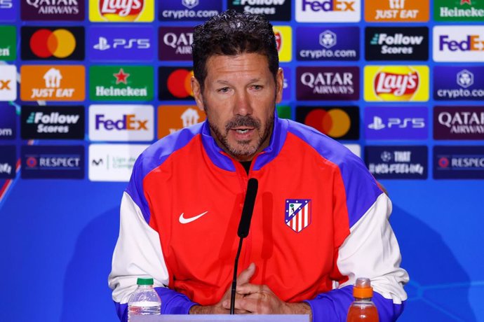 Archivo - Diego Pablo Simeone, head coach of Atletico de Madrid, attends his press conference ahead of the UEFA Champions League, football match against Bayer 04 Leverkusen, at Riyadh Air Metropolitano on January 20, 2025, in Madrid, Spain.