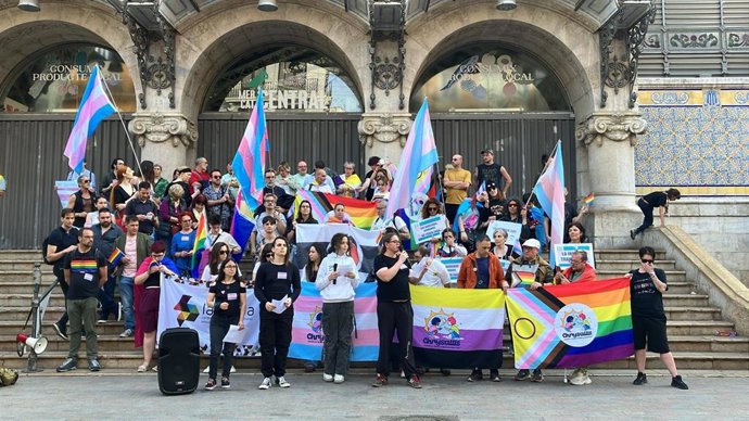 Lambda se concentra para conmemorar que hace 35 años desde que la homosexualidad dejó de considerarse una enfermedad