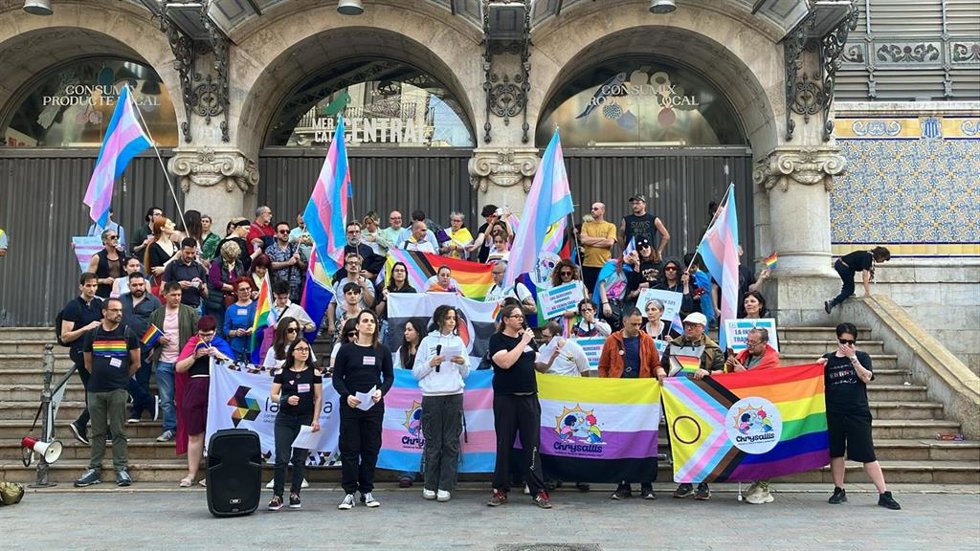 Lambda se concentra para conmemorar que hace 35 años desde que la homosexualidad dejó de considerarse una enfermedad