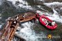 Bomberos de la DPH rescatan a seis nabateros tras encallar su embarcación en unas rocas del Cinca en Aínsa (Huesca)