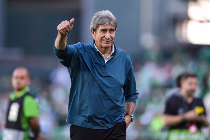 Manuel Pellegrini, head coach of Real Betis, gestures during the UEFA Europa Conference League Semi Final First Leg, football match played between Real Betis and ACF Fiorentina at Benito Villamarin stadium on May 1, 2025, in Sevilla, Spain.