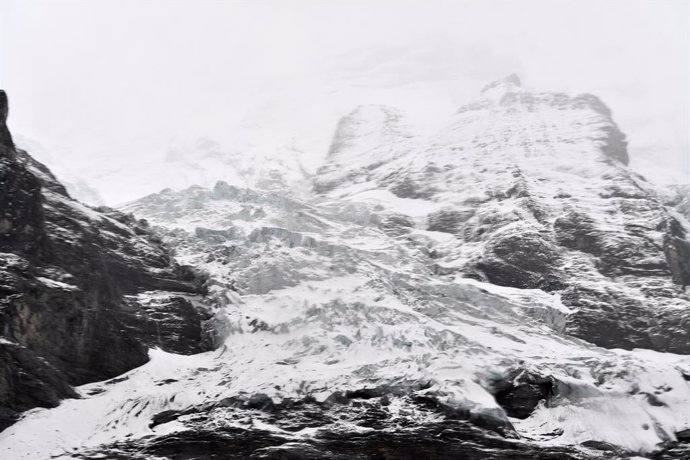 Archivo - GRINDELWALD, Oct. 3, 2024  -- This photo taken from Jungfrau Region on Oct. 1, 2024 shows Eiger Glacier in Switzerland. Jungfrau is one of the main summits of the Bernese Alps at a height of 4,158 meters above sea level. In 2001, UNESCO listed t
