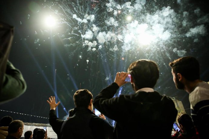 Archivo - Sirios conmemoran en Alepo el aniversario de la revolución nacional 