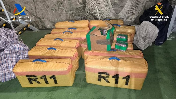 Material intervenido en un operativo contra narcolanchas en el mar de Alborán.