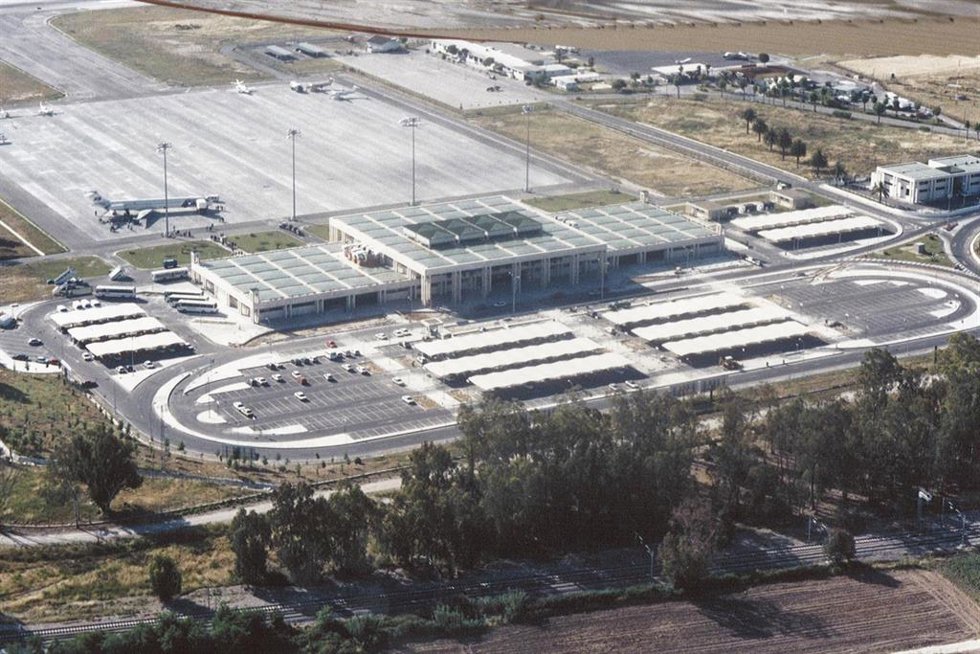 Archivo - Edificio terminal del Aeropuerto de Jerez.
