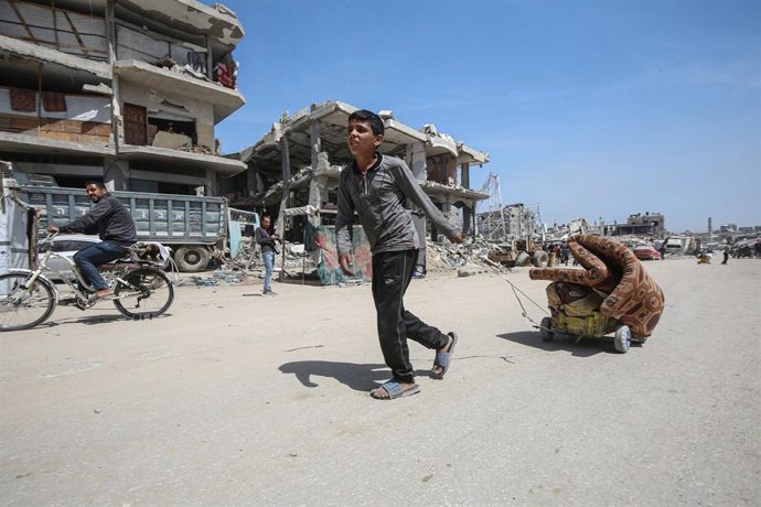 Un niño desplazado en la Franja de Gaza 