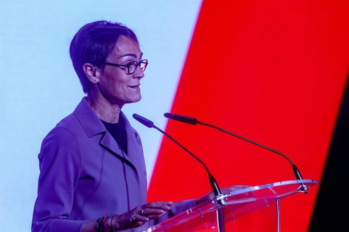 Archivo - La presidenta de Coca-Cola European Partners, Sol Daurella, interviene en el cierre de la quinta edición de GIRA Mujeres en el Espacio Downtown, a 16 de noviembre de 2021, en Madrid, (España). GIRA Mujeres se trata de un programa de formación y 