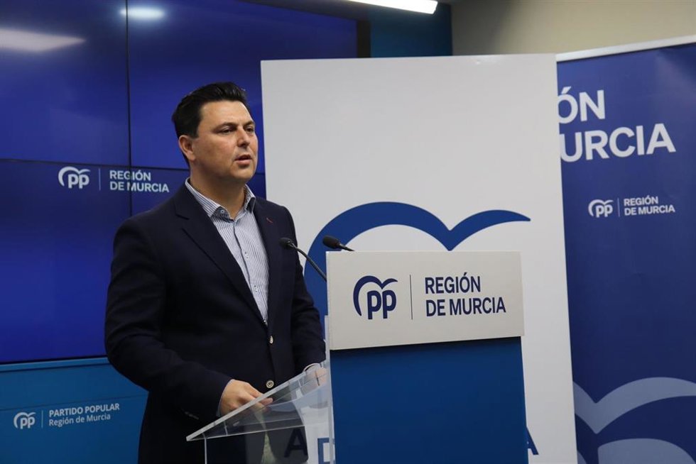 Archivo - Luengo (PP): "PSOE e Izquierda Unida usan a un tránsfuga para arrebatar al PP la alcaldía de Alhama de Murcia"