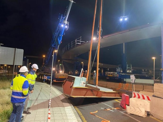 Prosigue la instalación de la pasarela Padre Anchieta (Tenerife) para que esté "operativa" este curso académico