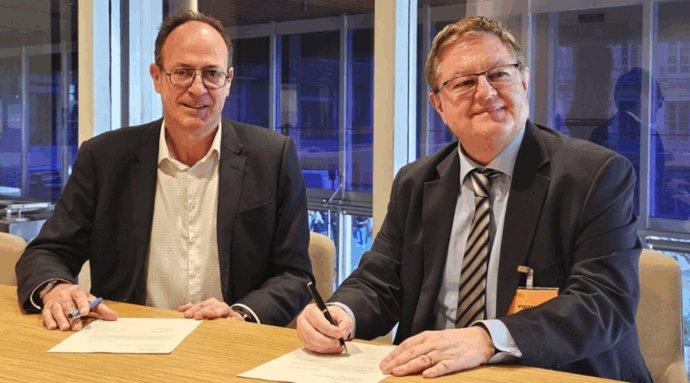 Signatura de l'acord entre l'Ajuntament de Barcelona i l'Associació Catalana de Facility Management
