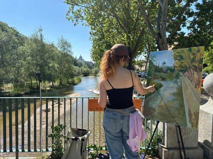Pintora en las calles de Madrid por el Dia Internacional de los Museos.