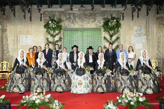 Alicante une música, pólvora, arte y tradición en la proclamación de Adriana Vico como Bellea del Foc 2025