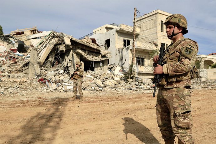 Archivo - KHIAM, Dec. 13, 2024  -- Lebanese army soldiers are seen in Khiam, Lebanon, on Dec. 12, 2024. The Lebanese army, in coordination with UNIFIL peacekeepers, expanded its deployment in the southeastern town of Khiam and its environs on Thursday, as