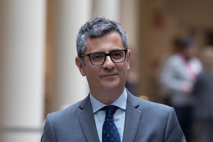El ministro de la Presidencia, Justicia y Relaciones con las Cortes, Félix Bolaños, a su llegada a una sesión de control al Gobierno en el Senado, a 6 de mayo de 2025, en Madrid (España). Tras el apagón de luz que afectó a la Península Ibérica el pasado 2