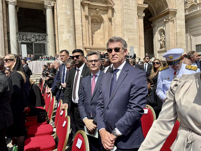 El presidente del Partido Popular, Alberto Núñez Feijóo, ha afirmado que ha sido un honor asistir este domingo a la misa de inicio del pontificado del Papa León XIV en el Vaticano.