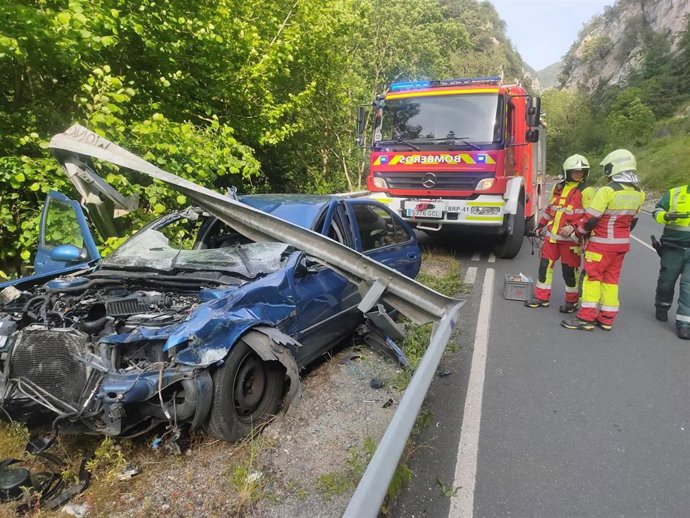 Herido un conductor tras una salida de vía en el Desfiladero de La Hermida