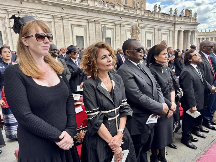 La vicepresidenta primera del Gobierno y ministra de Hacienda, María Jesús Montero, ha asistido a la misa inaugural del pontificado del Papa León XIV en la delegación española, encabezada por los Reyes.