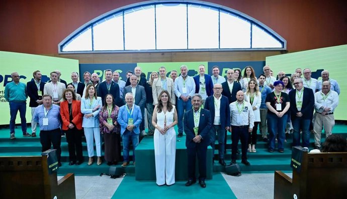 Foto de famillia en el acto de proclamación de Paula Fernández como candidata electoral del PRC en sustitución de Revilla