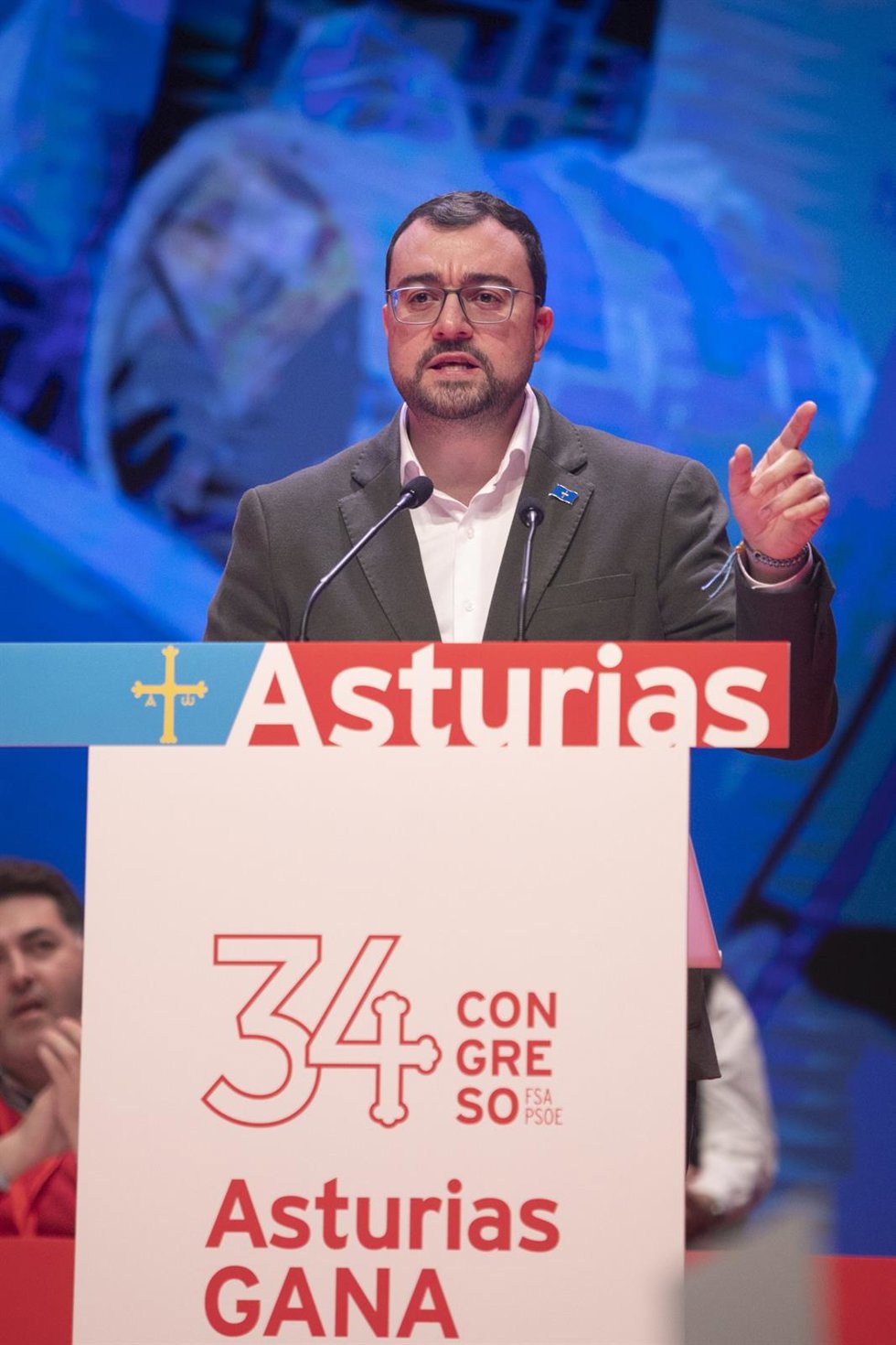 Archivo - El secretario general de la FSA-PSOE y presidente del Principado de Asturias, Adrián Barbón, en una imagen de archivo