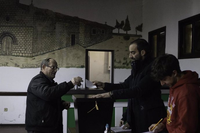 Archivo - March 10, 2024: Montalegre, Portugal. Polling station at a rural parish for parliamentary elections in Portugal, to vote members of the Assembly of the Republic for the XVI Legislature, from which a government will be formed to succeed Antonio C
