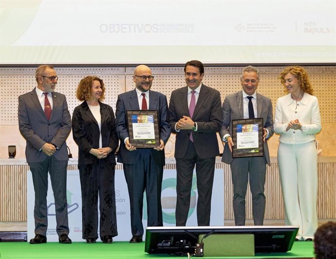 Entrega de un accésit de los Premios de Construcción Sostenible de Castilla y León a una herramienta de Emujivesa, la Empresa Municipal de Jerez de la Frontera (Cádiz).