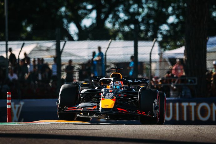 01 VERSTAPPEN Max (nld), Red Bull Racing RB21, em ação durante o Formula 1 AWS Gran Premio del Made in Italy e Dell'Emilia-Romagna 2025, Emilia Romagna Grand Prix 2025, 7ª rodada do Campeonato Mundial de Fórmula 1 da FIA de 2025, de 16 a 18 de maio de 202