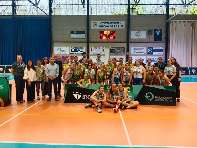 La final del XXXVII Trofeo Diputación de Cáceres de Baloncesto en la categoría masculina y XXX Trofeo Diputación de Cáceres Femenino se ha disputado este domingo en Arroyo de la Luz