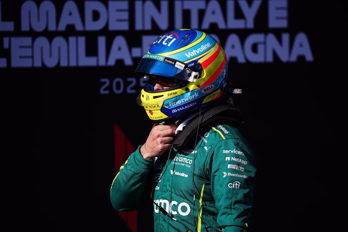 ALONSO Fernando (spa), Aston Martin F1 Team AMR25, portrait during the Formula 1 AWS Gran Premio del Made in Italy e Dell’Emilia-Romagna 2025, Emilia Romagna Grand Prix 2025, 7th round of the 2025 FIA Formula One World Championship from May 16 to 18, 2025