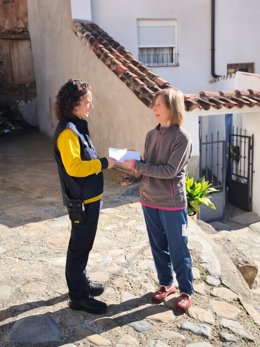 La cartera rural Alicia Sainz durante su reparto