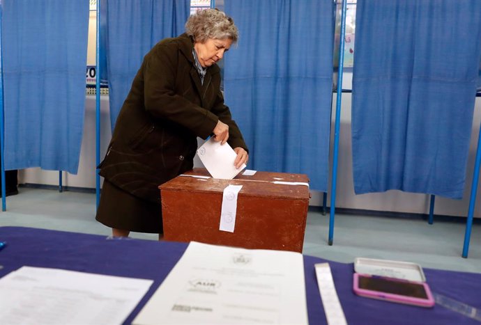 FAGARAS, May 18, 2025  -- A woman votes during the runoff of Romania's presidential election in Fagaras, central Romania, May 18, 2025. Romanian voters started casting ballots on Sunday in a decisive presidential runoff which pits George Simion, leader of