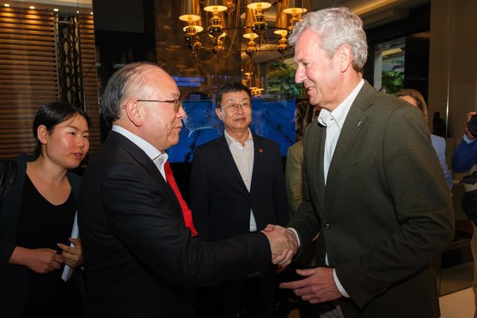 O presidente da Xunta, Alfonso Rueda, reúnese co  presidente e membros da directiva do CITIC Group.