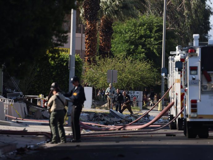 PALM SPRINGS, May 18, 2025  -- Authorities investigate near the site of an explosion in Palm Springs, California, the United States, on May 17, 2025. At least one person was killed and five others injured on Saturday in an explosion outside a fertility cl