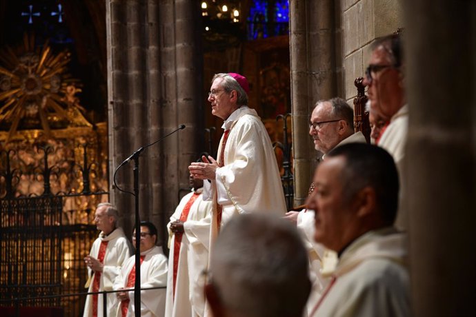 Missa presidida pel bisbe auxiliar de Barcelona, Javier Vilanova, a la Catedral de Barcelona per celebrar l'elecció de Lleó XIV
