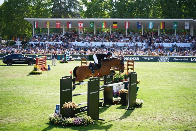 Archivo - Más de 20.000 aficionados asistieron este fin de semana al Longines Global Champions Tour en el Club de Campo Villa de Madrid.