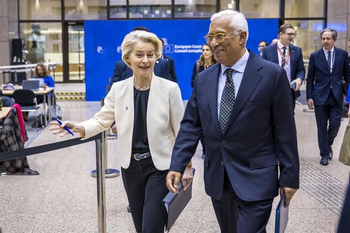 Archivo - La presidenta de la Comisión Europea, Ursula Von der Leyen, junto al presidente del Consejo Europeo, António Costa