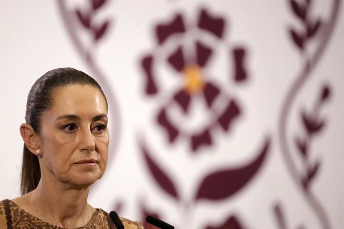 A presidente do México, Claudia Sheinbaum Pardo, fala durante uma coletiva de imprensa no Palácio Nacional, em 9 de maio de 2025, na Cidade do México, México.