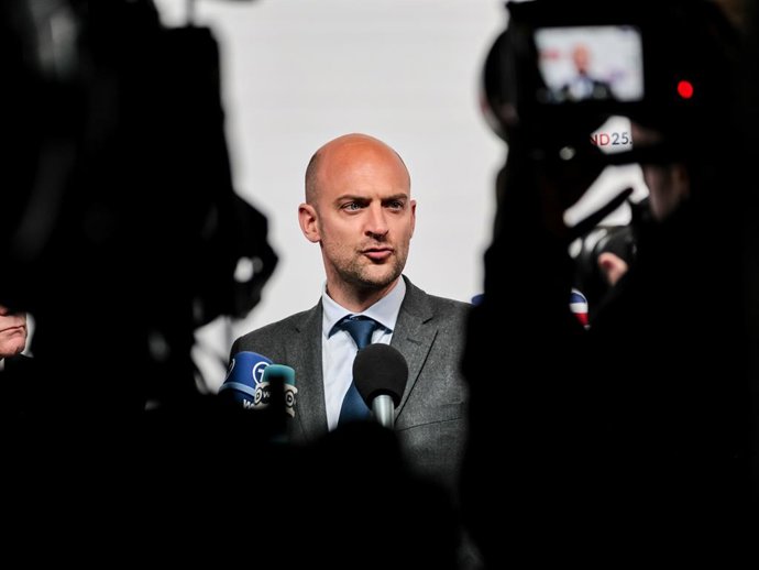 7 de maio de 2025, Varsóvia, Polônia: O Ministro da Europa e das Relações Exteriores da França, Jean-Noel Barrot, fala à mídia durante a reunião informal dos Ministros das Relações Exteriores da União Europeia.