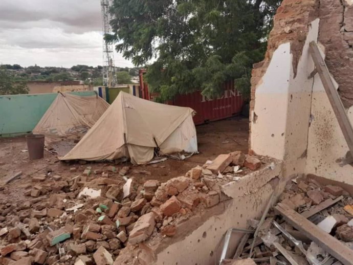 Archivo - Daños materiales en el centro de salud Tambasi de la ciudad de El Fasher, capital de la región de Darfur Norte, tras un ataque de las paramilitares Fuerzas de Apoyo Rápido (RSF) en el marco de la guerra en Sudán (archivo)